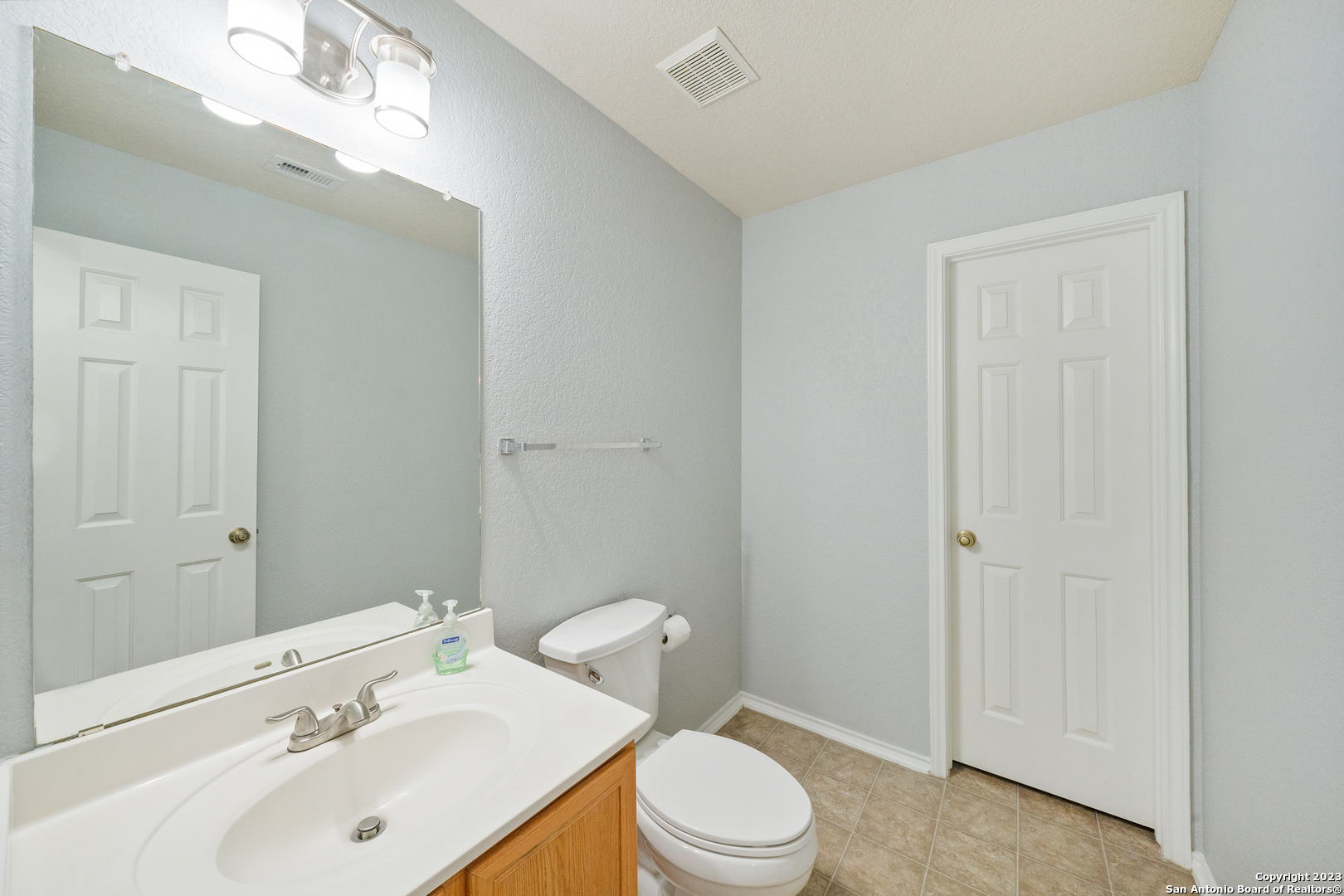 2527 Butterfly Bay San Antonio TX 78245