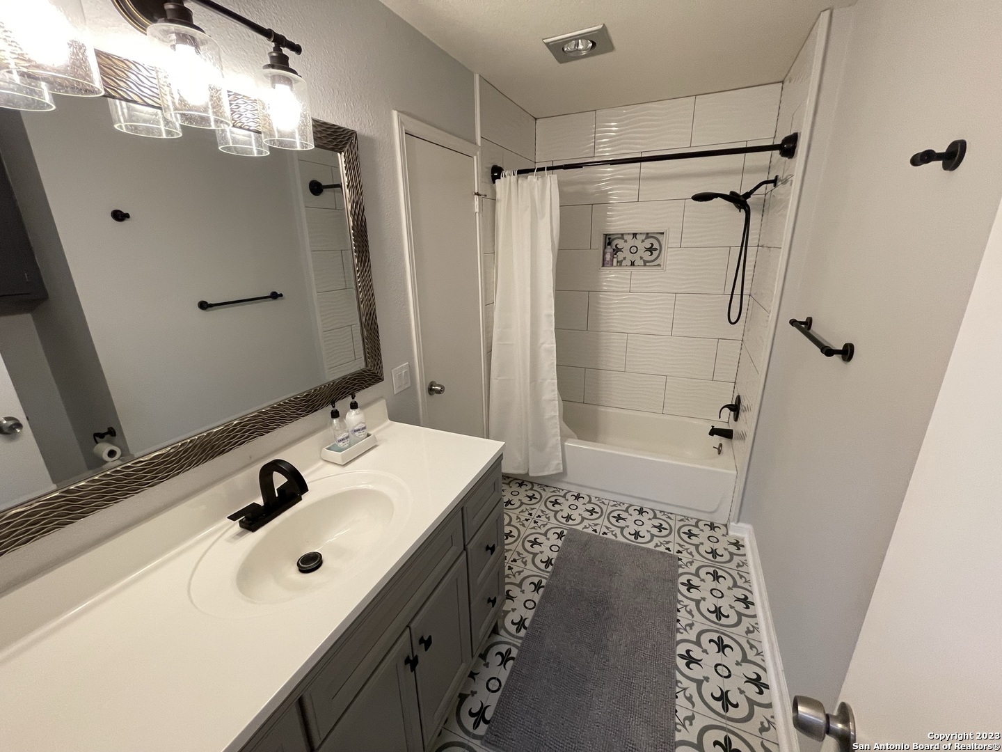 10150 Woodtrail San Antonio TX 78250