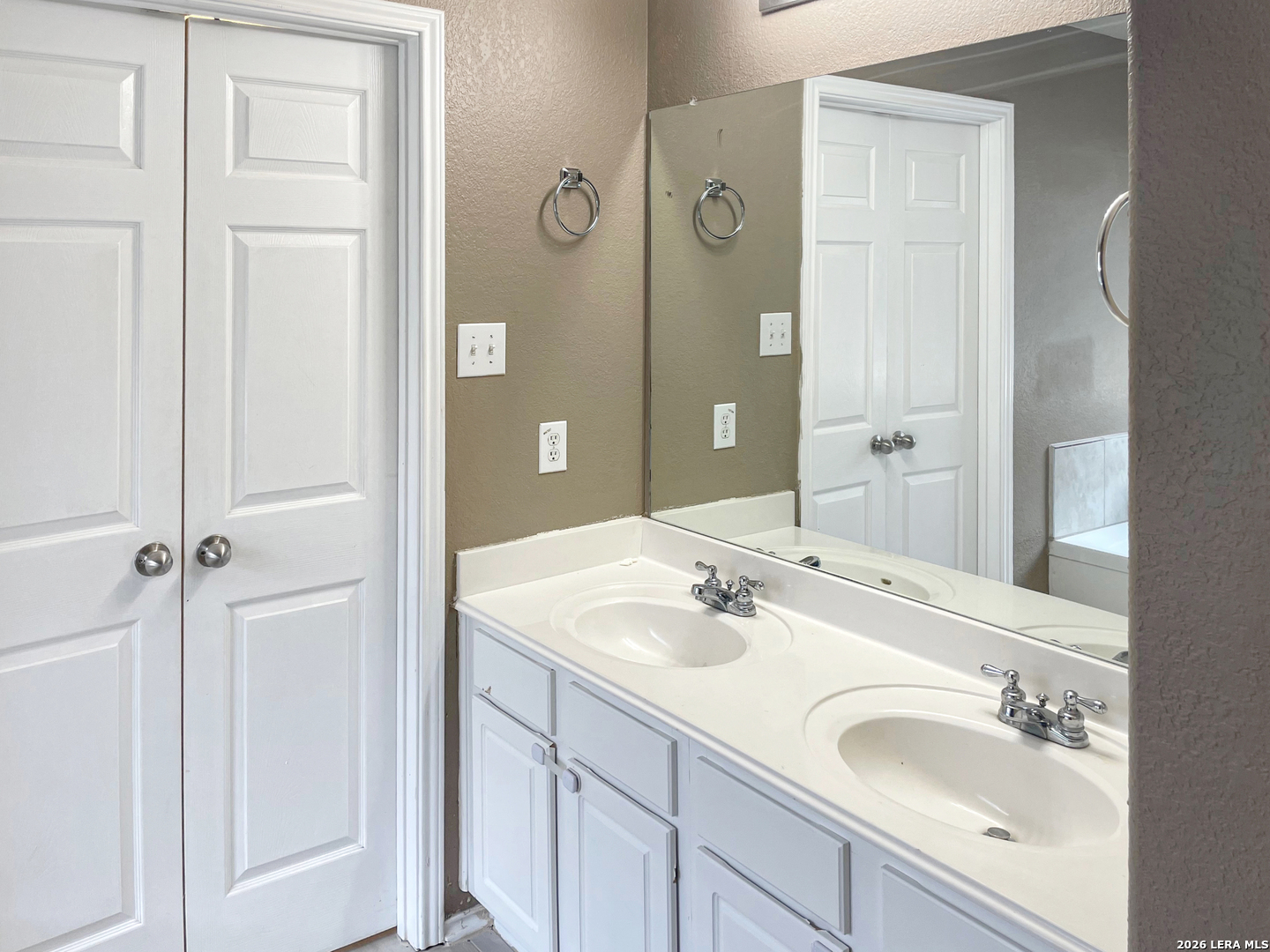 6512 Sally Agee Leon Valley TX 78238