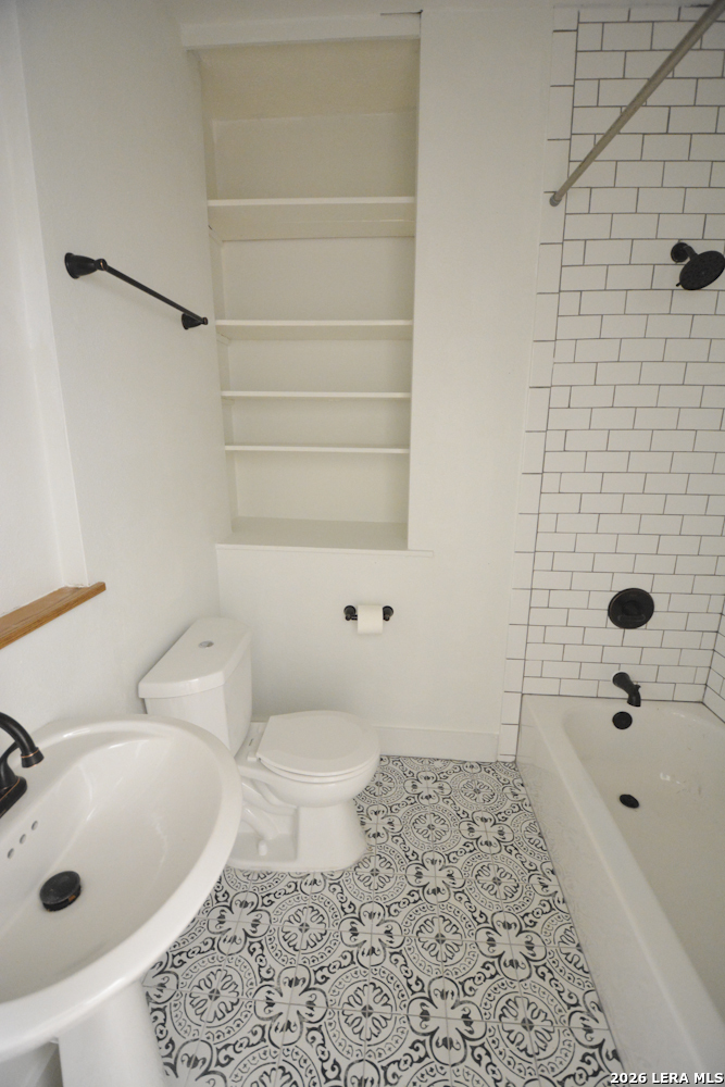 1114 W Russell San Antonio TX 78201