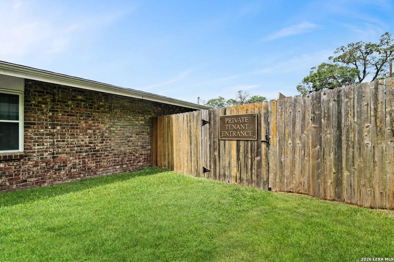 221 Cloudmont Windcrest TX 78239