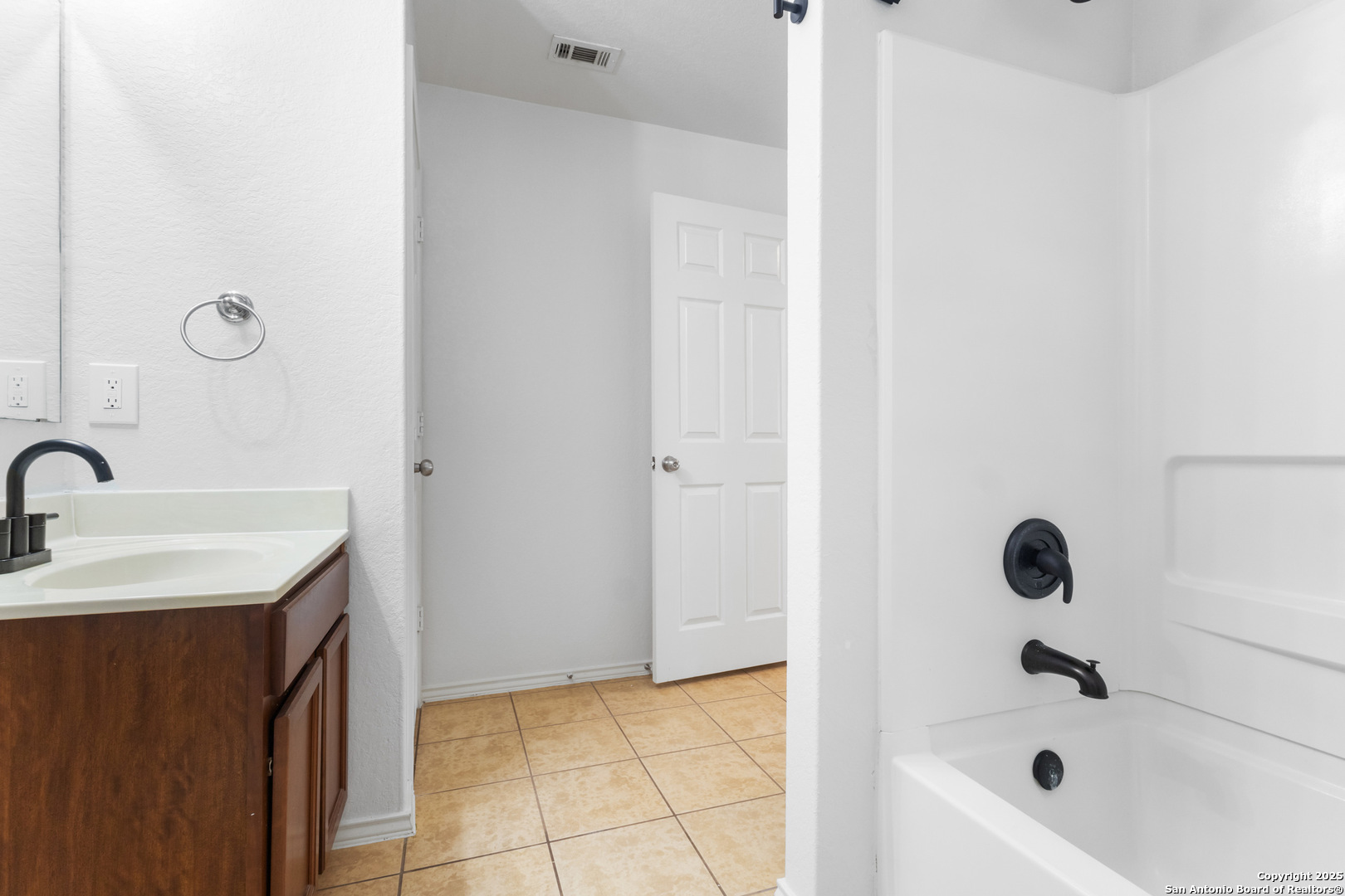9418 Madison Creek Converse TX 78109