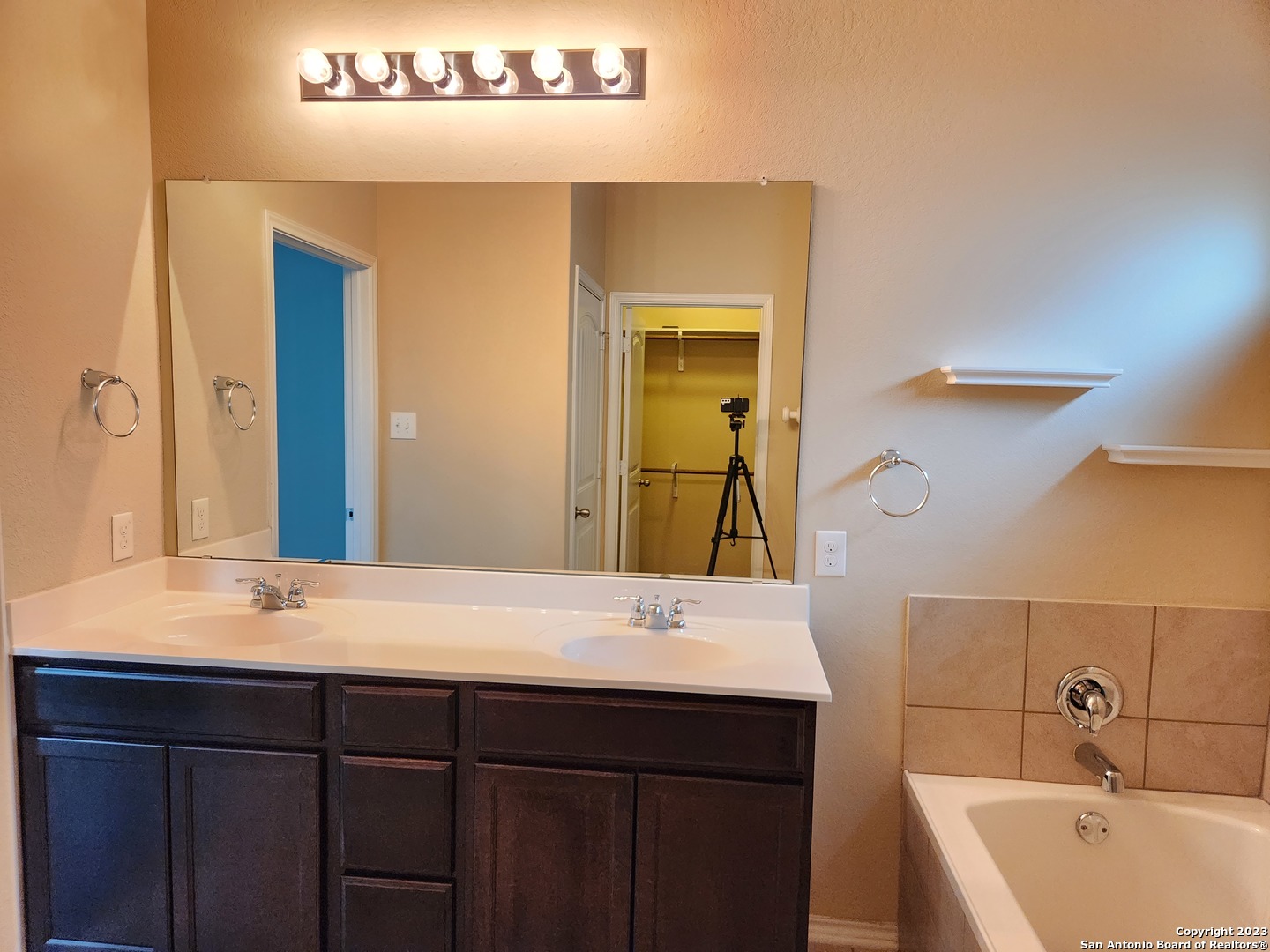 654 Sage Thrasher San Antonio TX 78253
