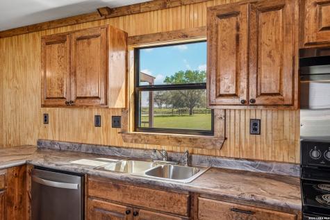 849 County Road 302 Floresville TX 78114