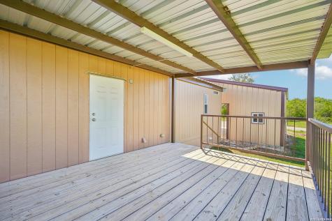 849 County Road 302 Floresville TX 78114
