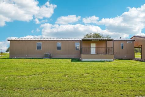 849 County Road 302 Floresville TX 78114