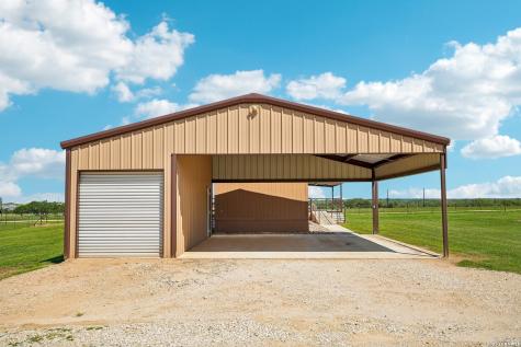 849 County Road 302 Floresville TX 78114