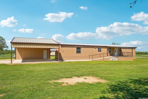 849 County Road 302 Floresville TX 78114