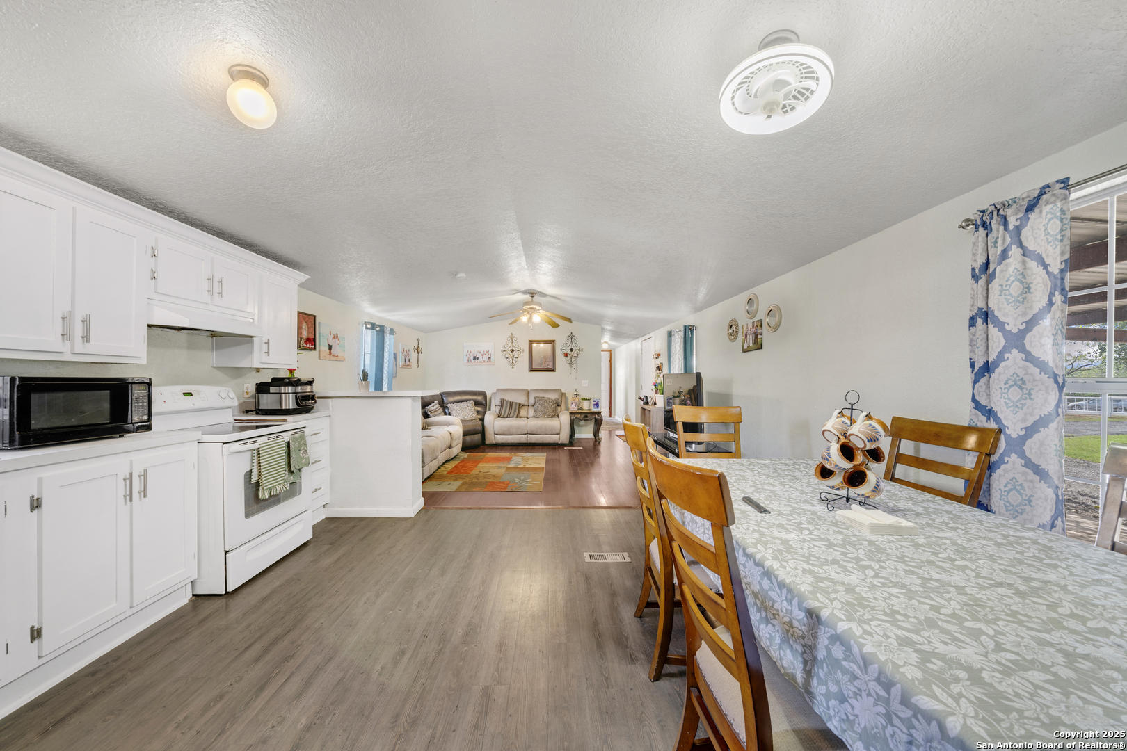 11791 Kinney Road Atascosa TX 78002