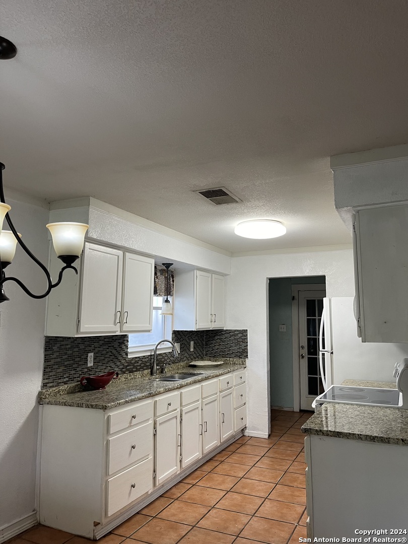 4103 Freestone San Antonio TX 78222