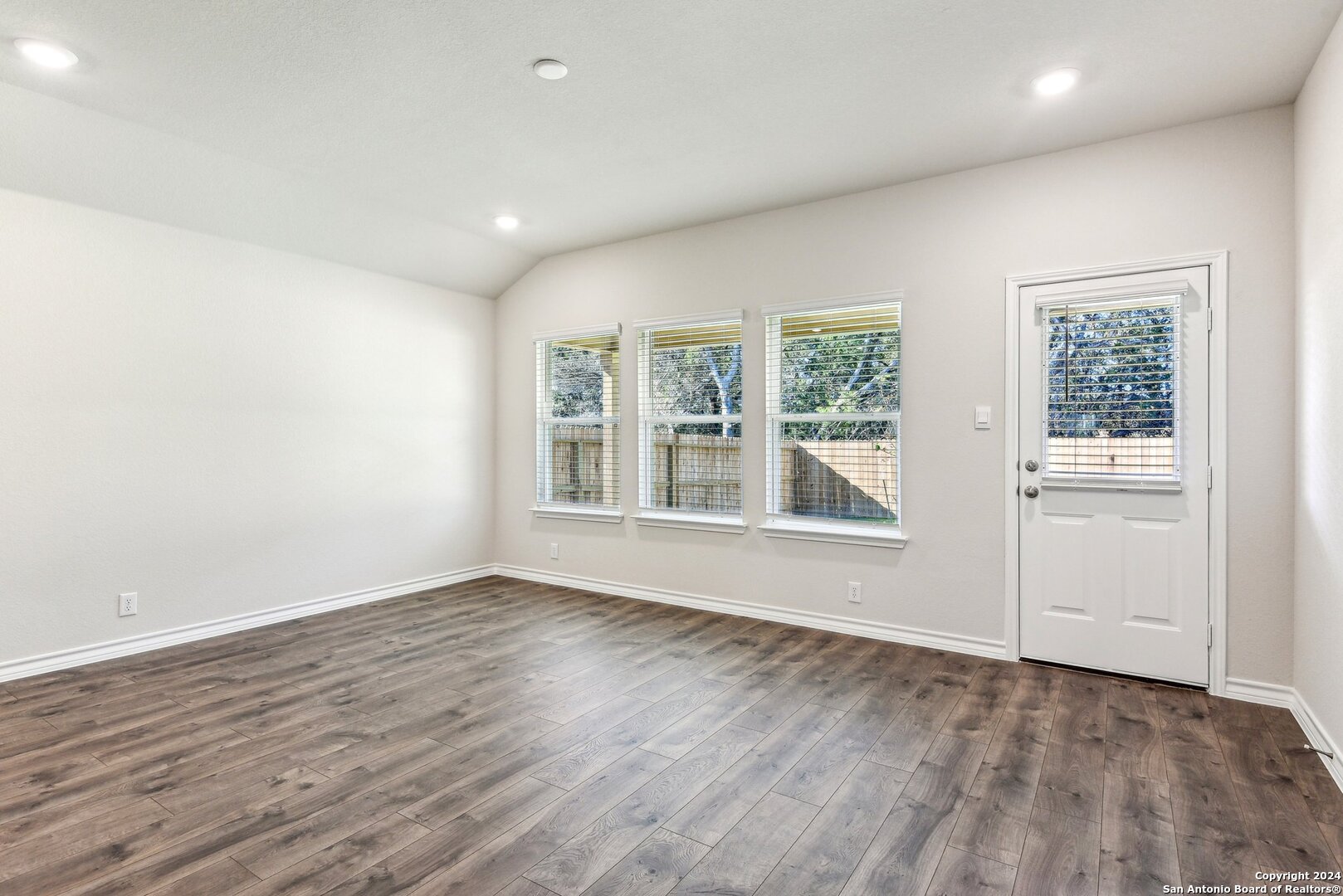 21281 Millstream Bend San Antonio TX 78266