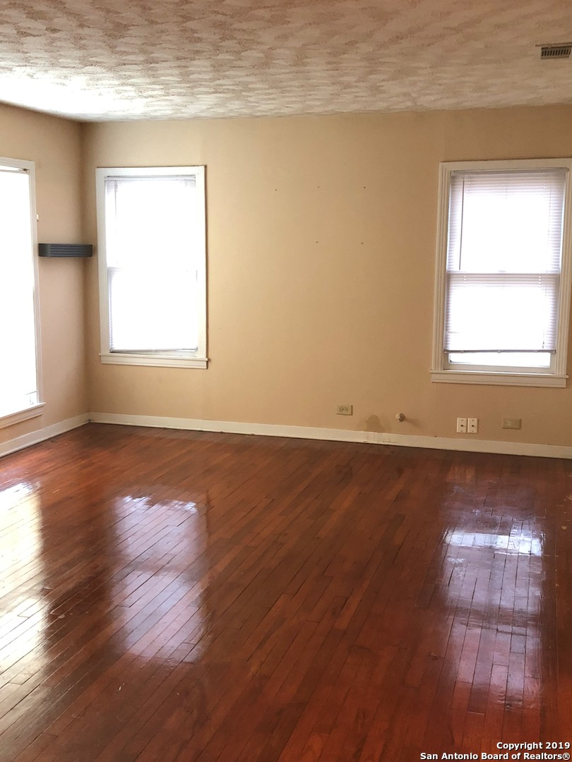 2607 W Craig Place San Antonio TX 78228