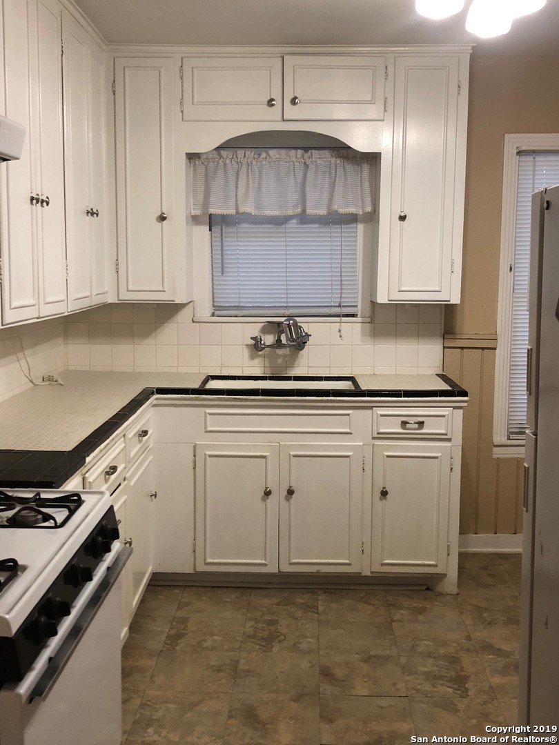 2607 W Craig Place San Antonio TX 78228