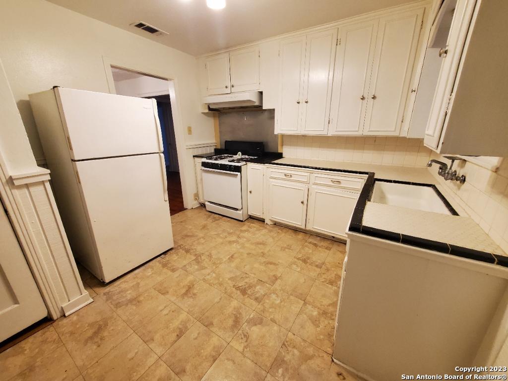 2607 W Craig Place San Antonio TX 78228