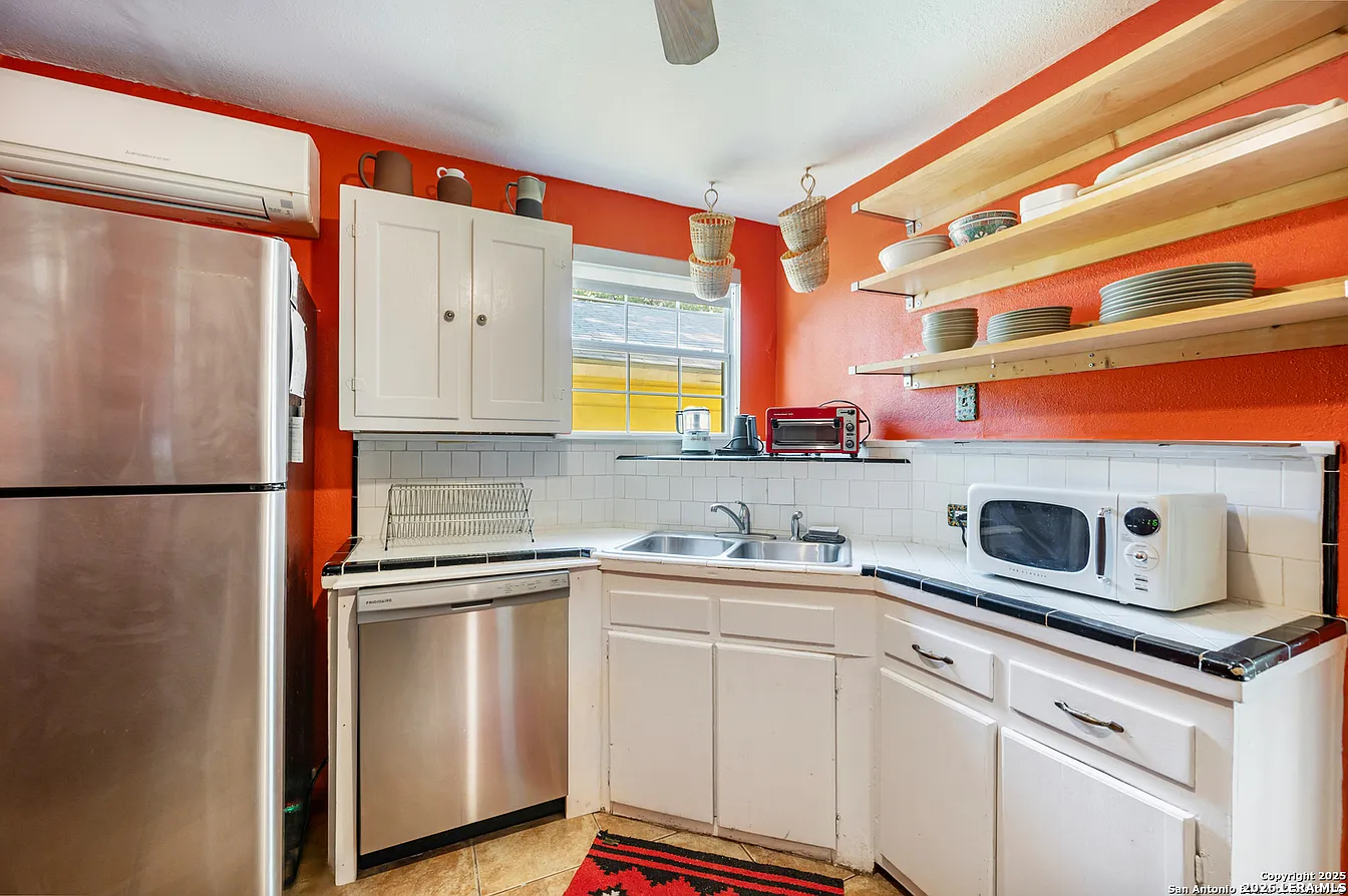 513 W Rosewood Avenue San Antonio TX 78212