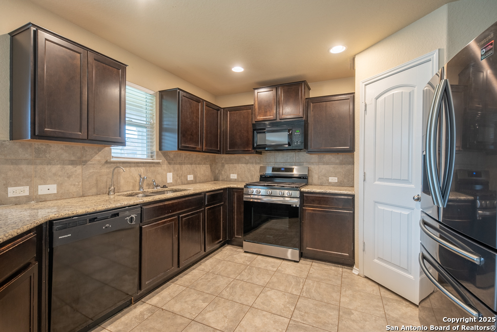 6114 Hackberry Pond San Antonio TX 78244