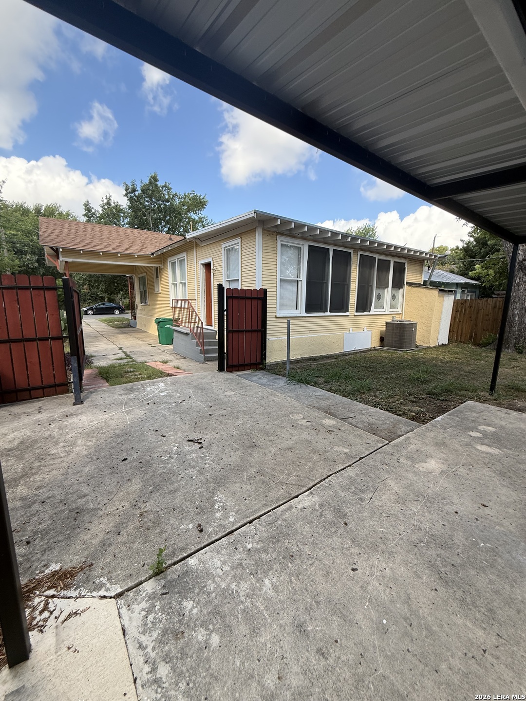 810 E Guenther San Antonio TX 78210