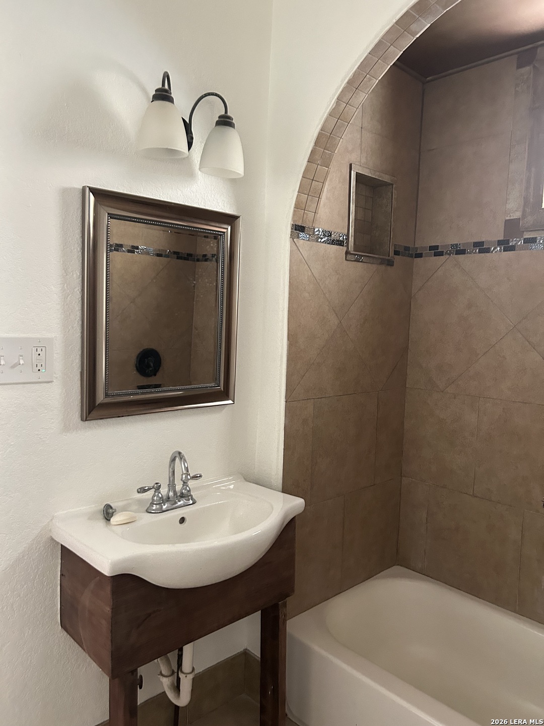 810 E Guenther San Antonio TX 78210