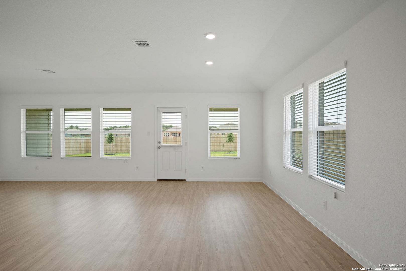 15048 Nettleton Mill San Antonio TX 78254