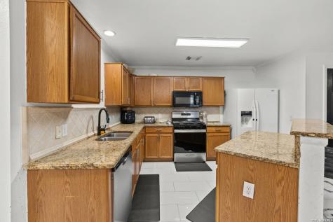 8119 Ellerston Selma TX 78154