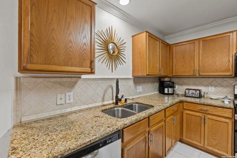 8119 Ellerston Selma TX 78154