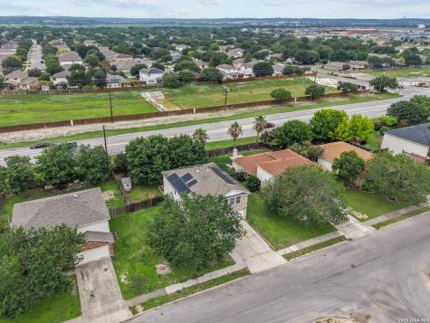 8119 Ellerston Selma TX 78154