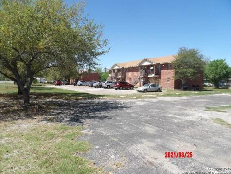 1703 S Washington Street Beeville TX 78102