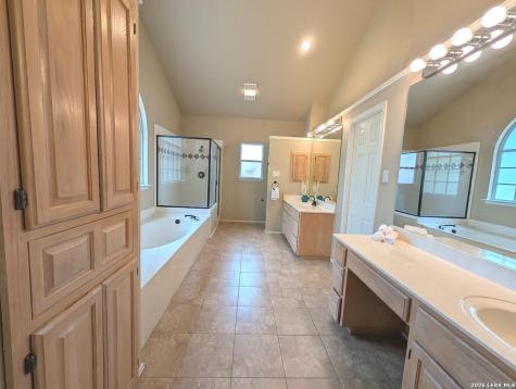 14223 Butlers Bridge San Antonio TX 78232
