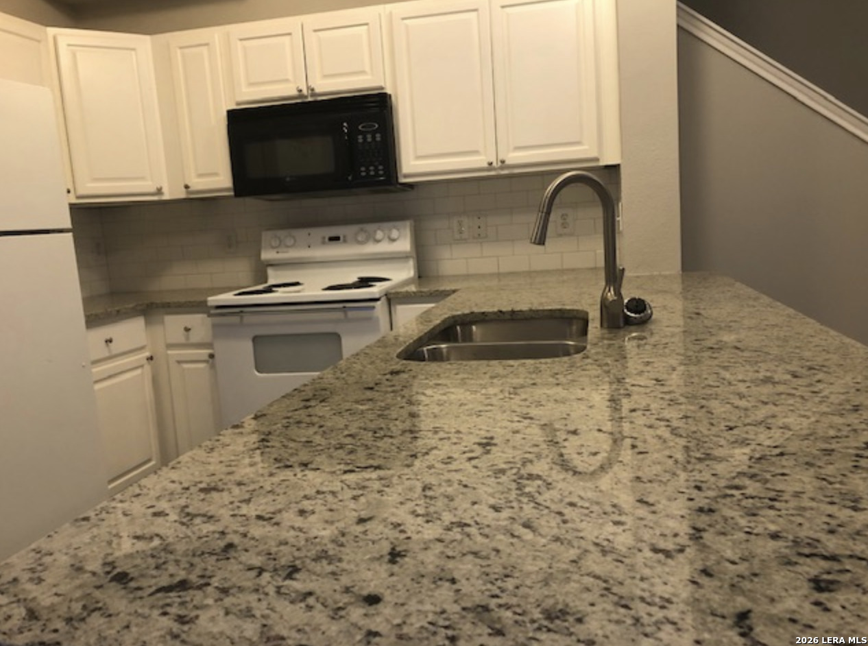 7806 Kingsbury Wood San Antonio TX 78240
