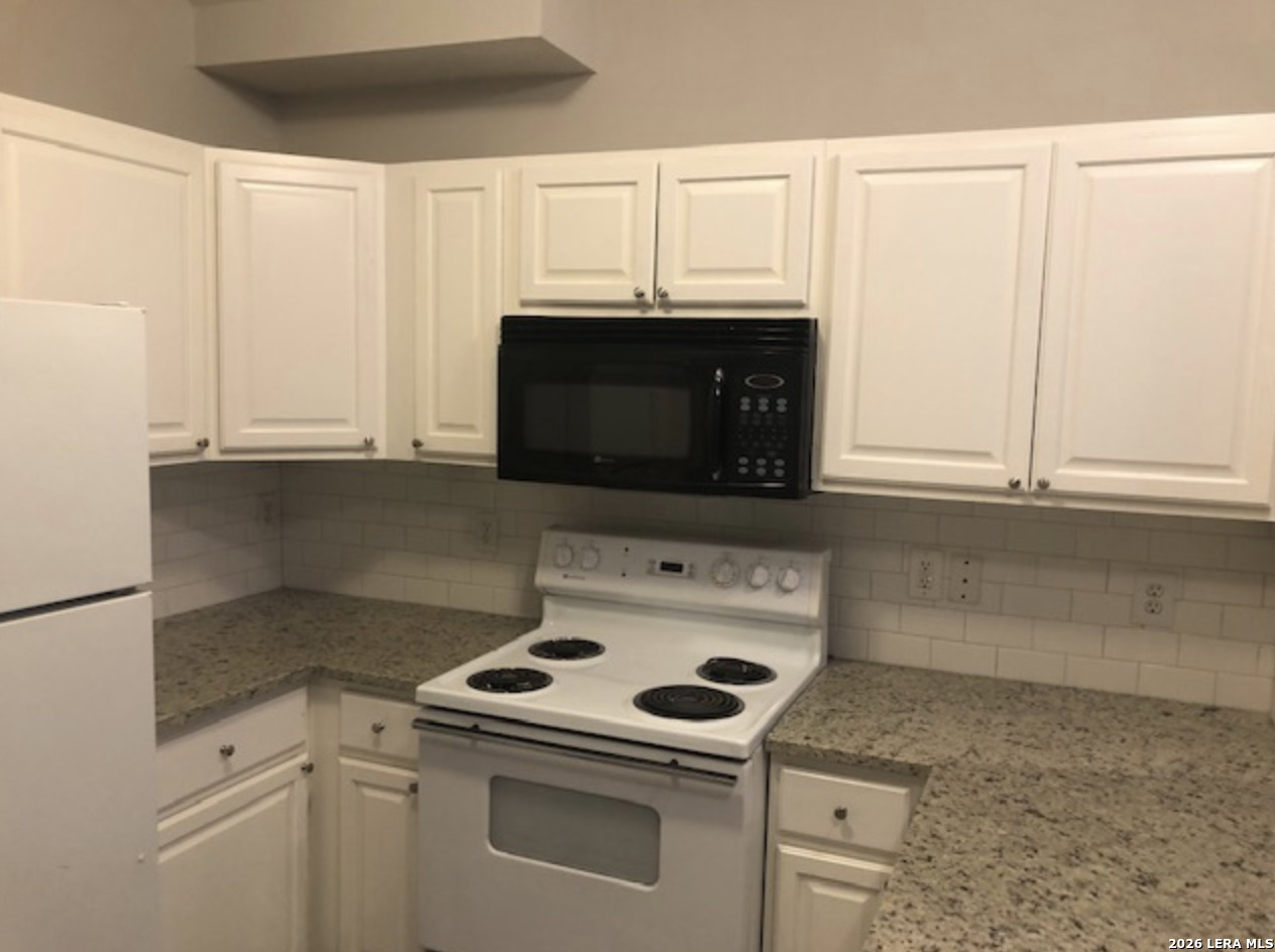 7806 Kingsbury Wood San Antonio TX 78240