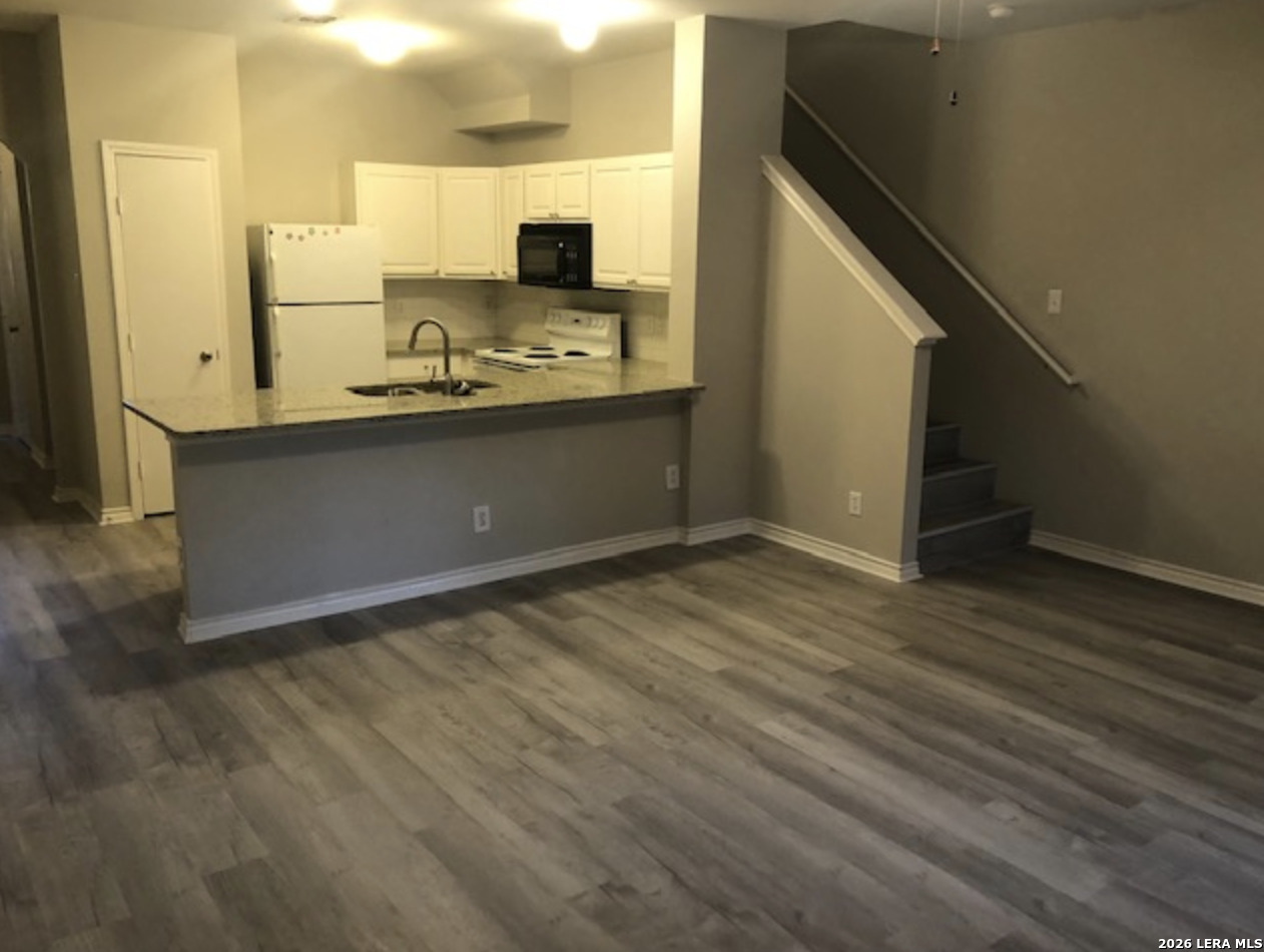 7806 Kingsbury Wood San Antonio TX 78240