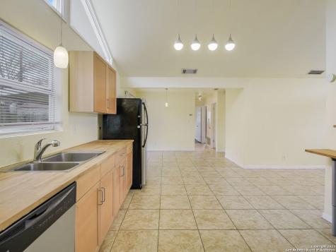 227 Shin Oak Drive Live Oak TX 78233