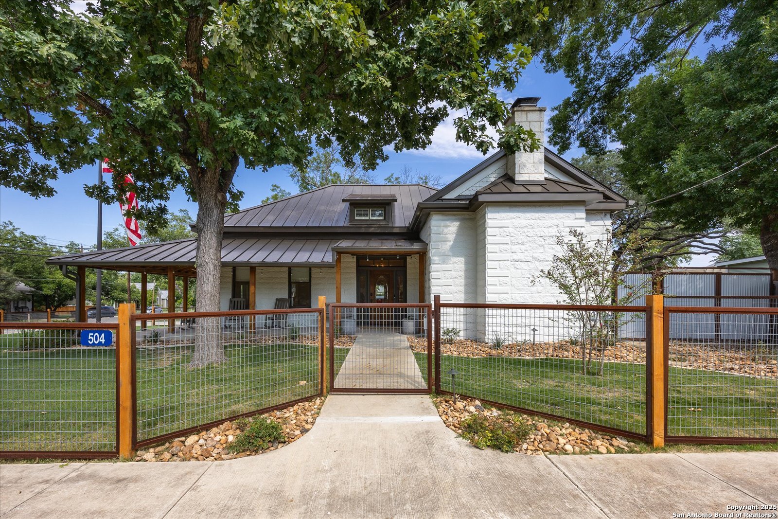 504 6th Comfort TX 78013
