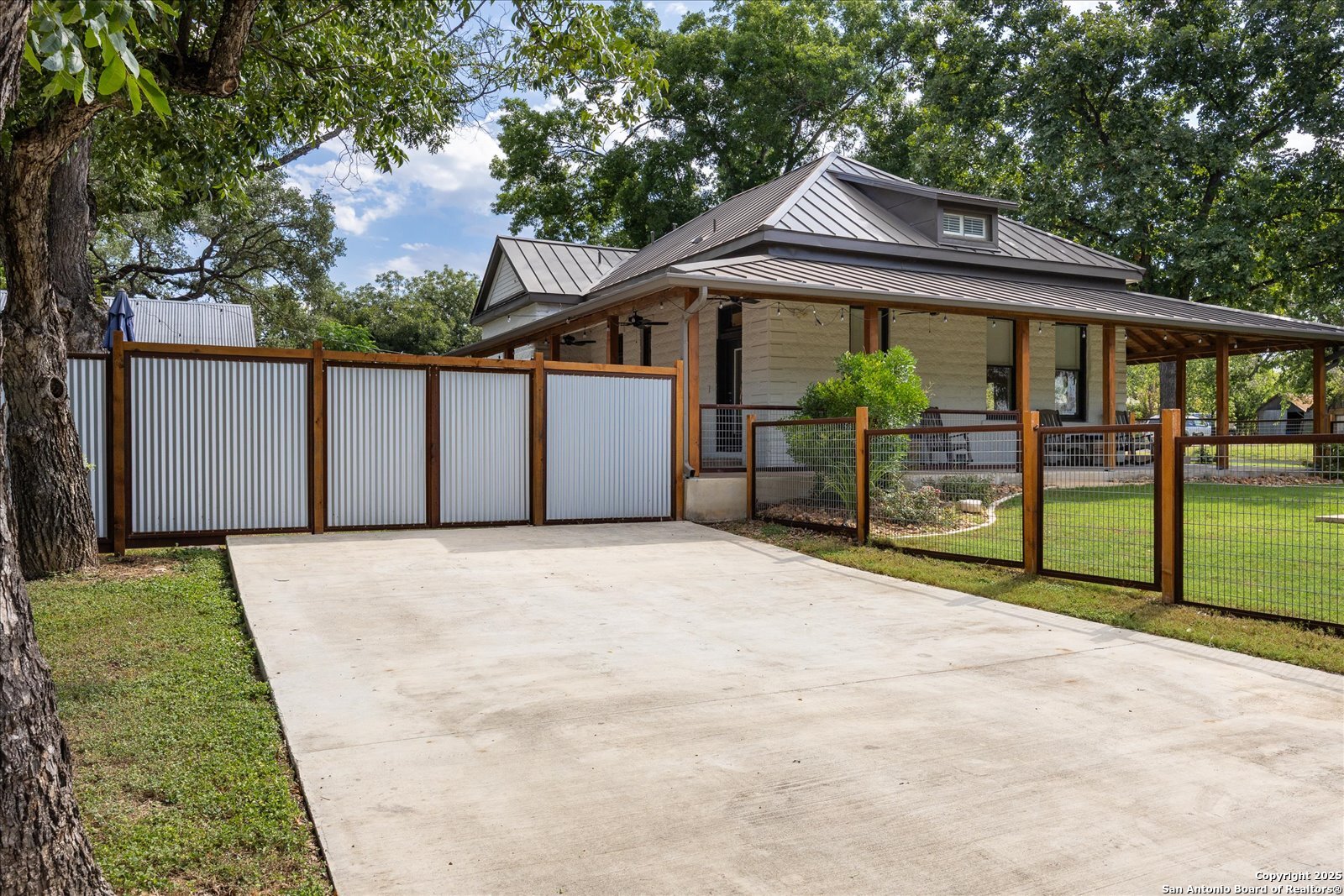 504 6th Comfort TX 78013