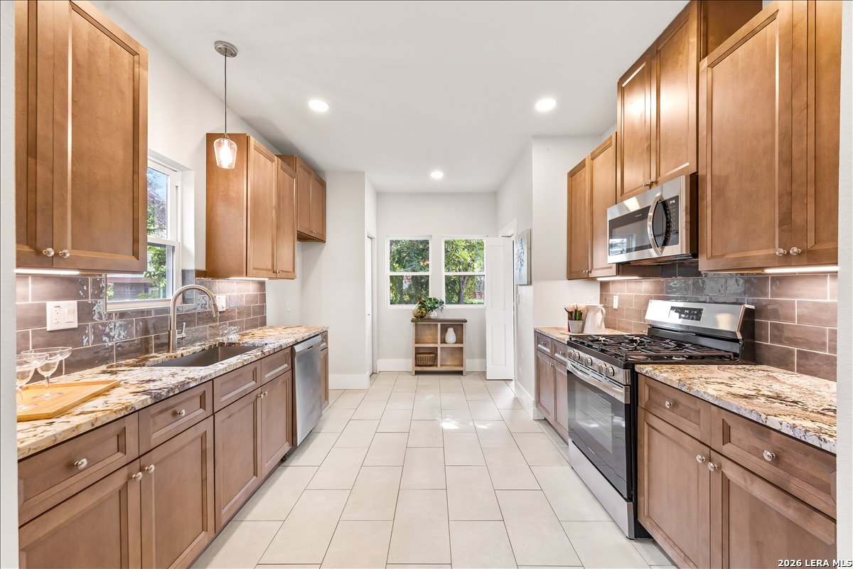524 Hunstock Avenue San Antonio TX 78210
