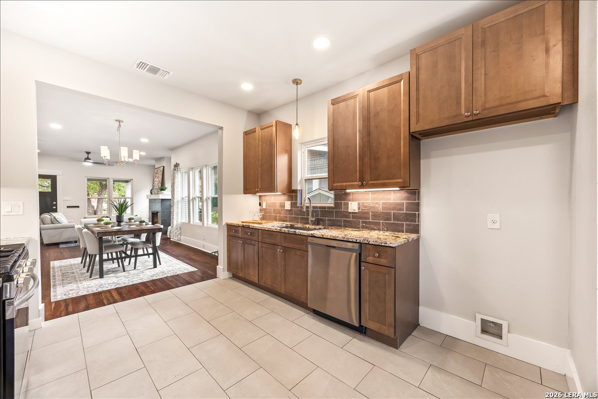 524 Hunstock Avenue San Antonio TX 78210