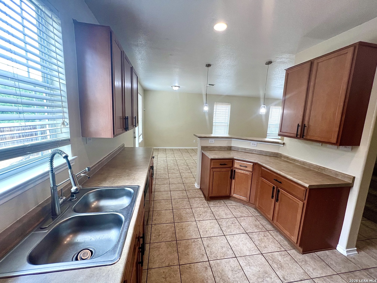 9926 Hawk Village Converse TX 78109