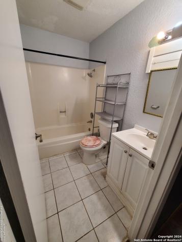 5295 Round Table San Antonio TX 78218