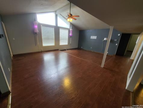 5295 Round Table San Antonio TX 78218