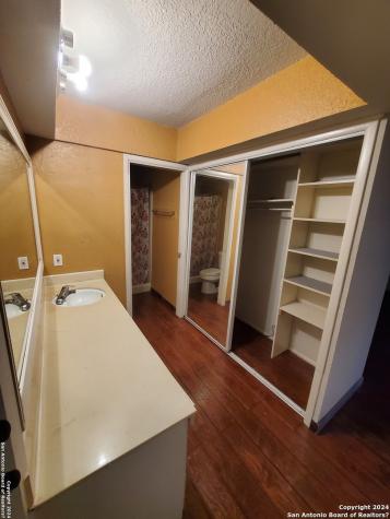 5295 Round Table San Antonio TX 78218
