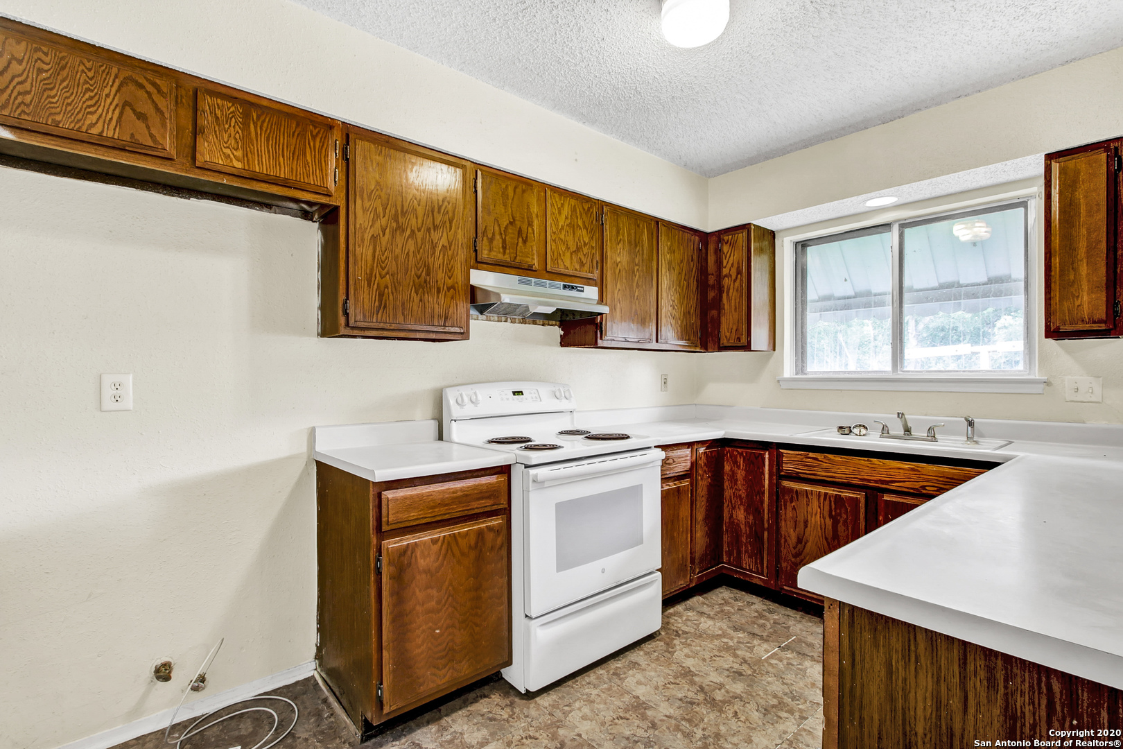 302 Gateway Street Converse TX 78109