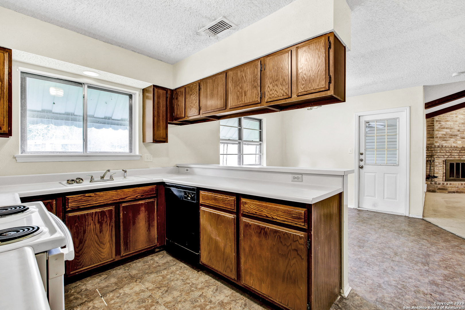 302 Gateway Street Converse TX 78109
