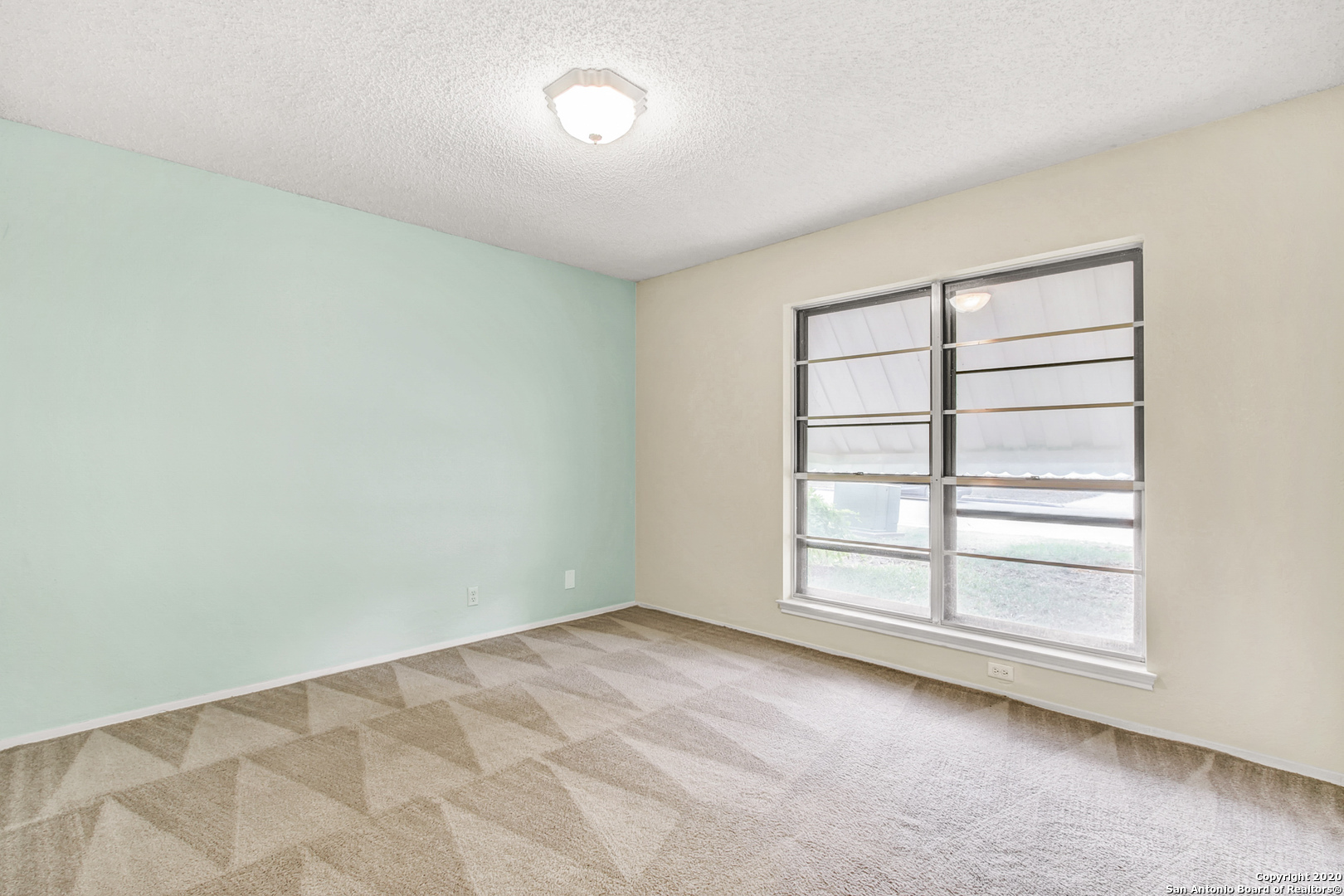 302 Gateway Street Converse TX 78109