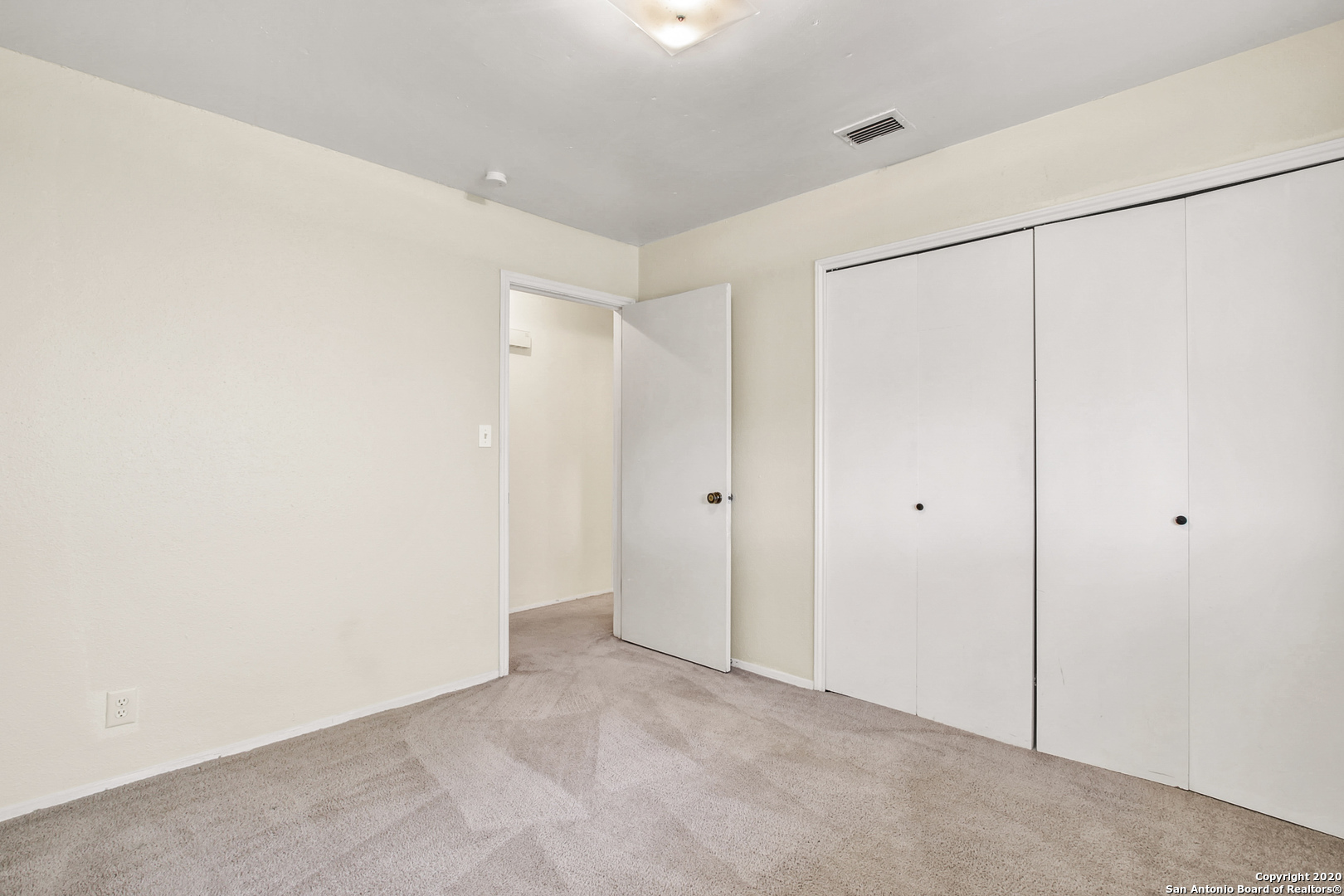 302 Gateway Street Converse TX 78109