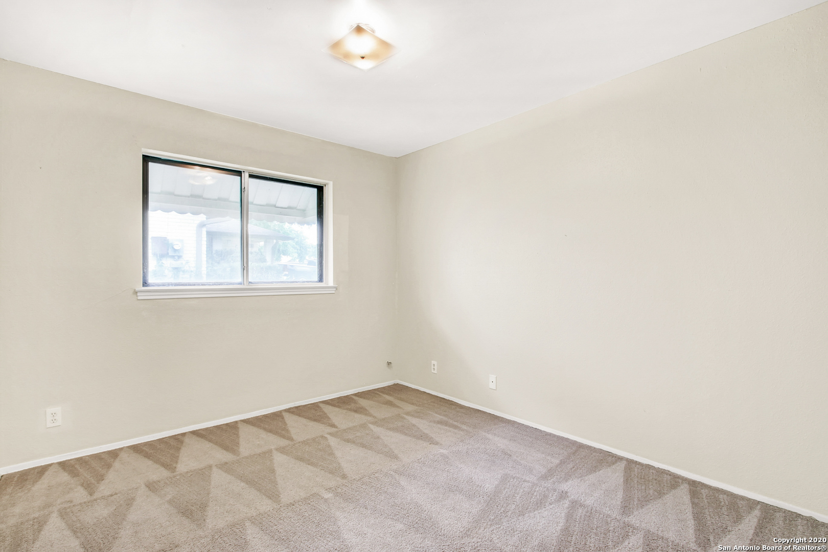 302 Gateway Street Converse TX 78109