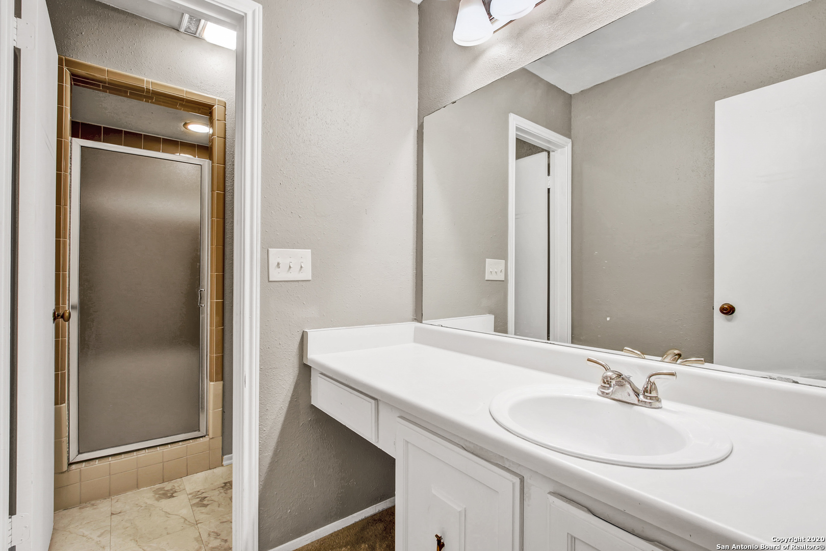 302 Gateway Street Converse TX 78109
