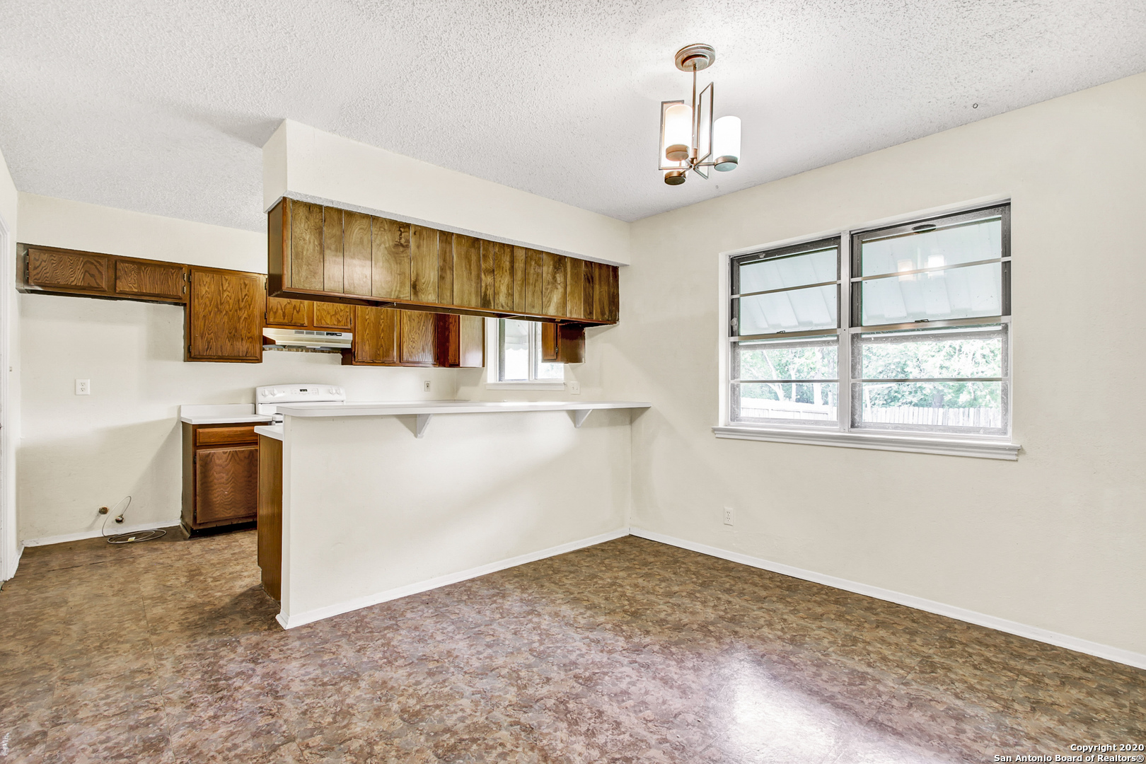 302 Gateway Street Converse TX 78109
