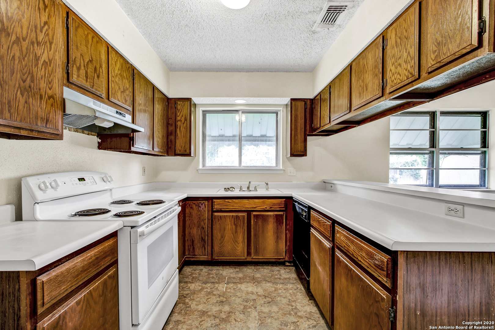302 Gateway Street Converse TX 78109