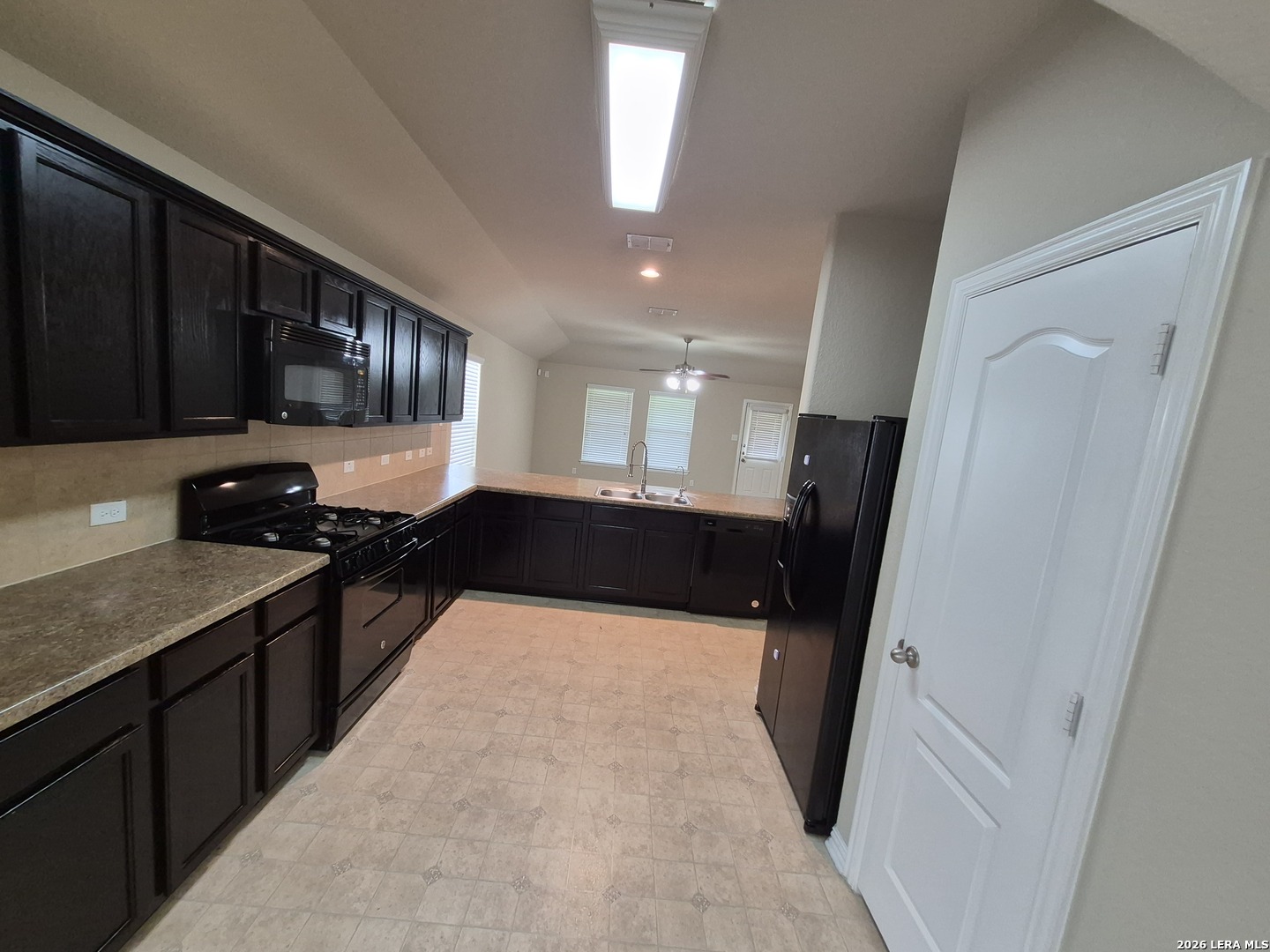 8915 Audubon Park Converse TX 78109