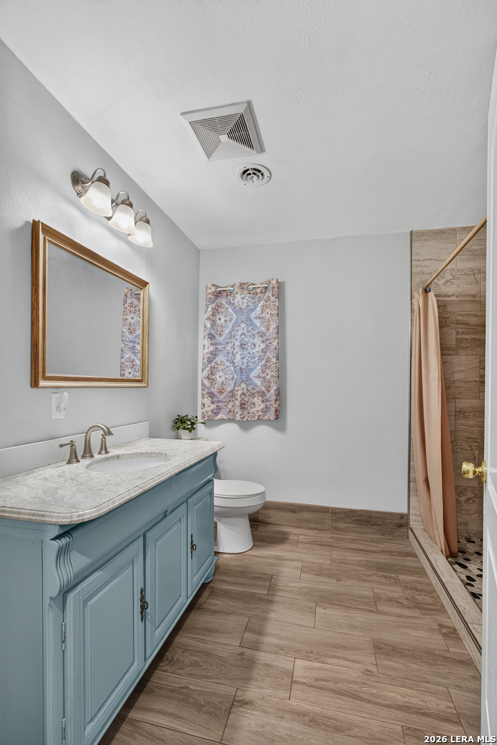 209 Greenlawn Avenue Pleasanton TX 78064